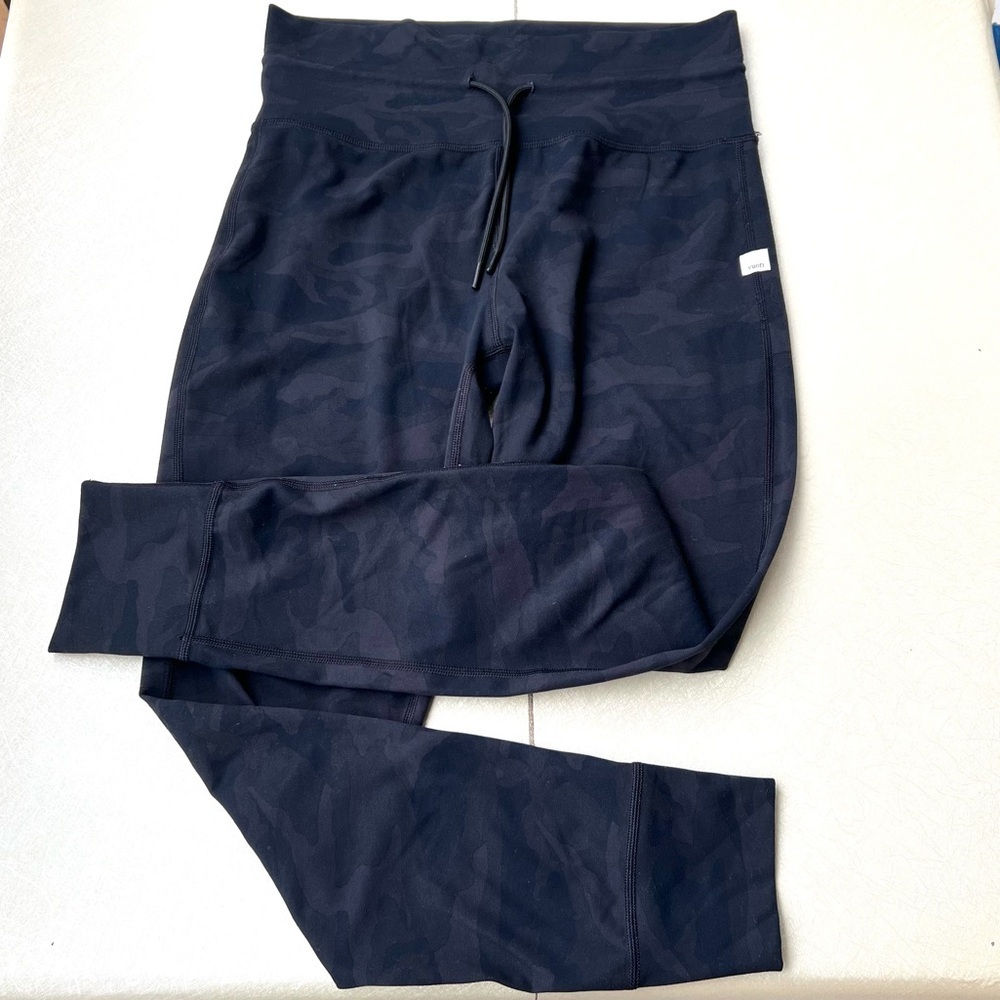Vuori Women's Joggers Black Tone On Tone Camouflage Women’s Size Small - Picture 4 of 9